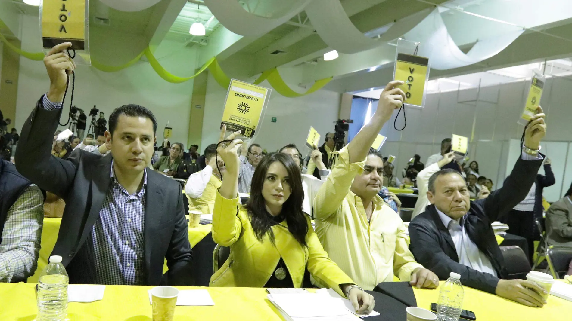 Angel Avila-Estephany Santiago-Jesus Zambrano-PRD-Congreso Nacional-Consejo Nacional (12)